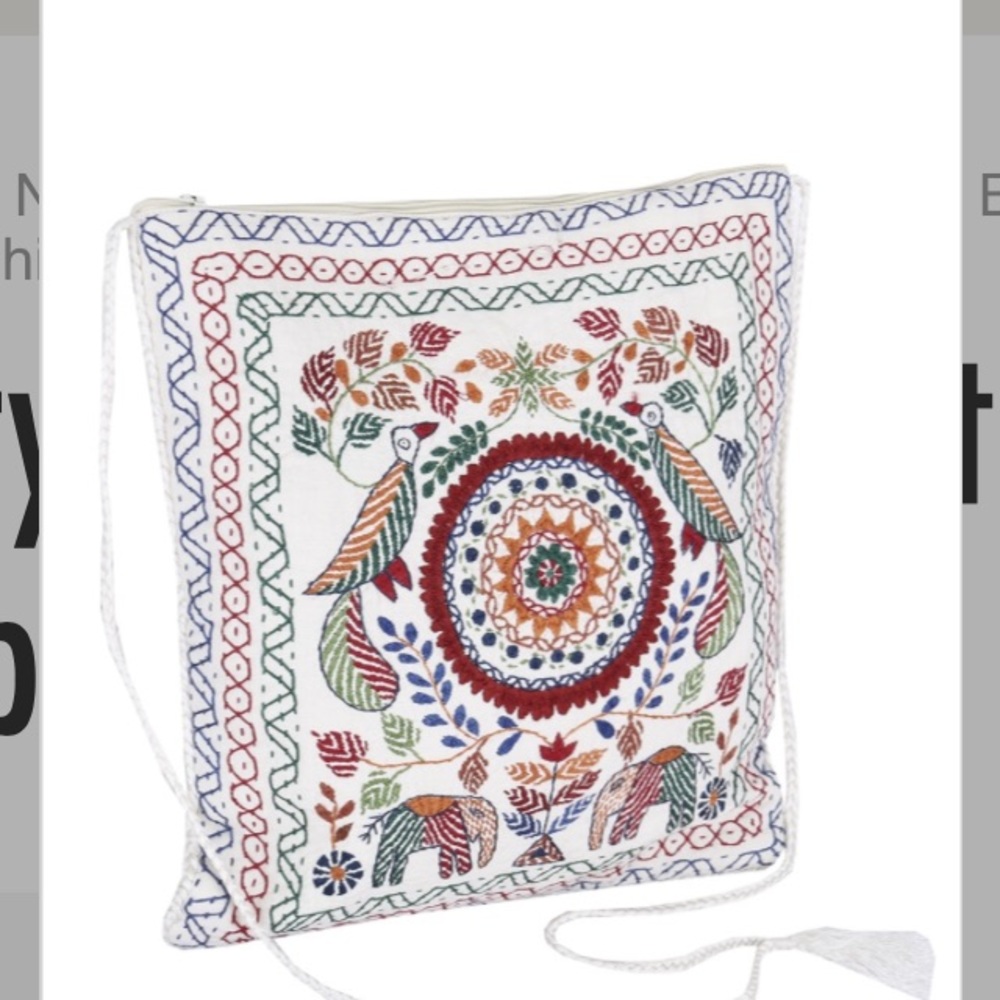 ✨New Ivory Embroidered Shoulder bag ❤️